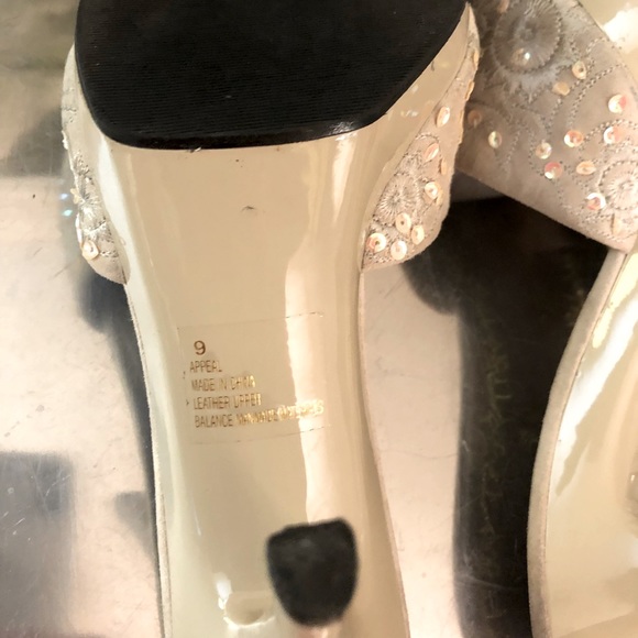 Beautiful Suede Embellished Heeled Sandals sz9-Very Comfortable-Anti-Slip. - Picture 5 of 6